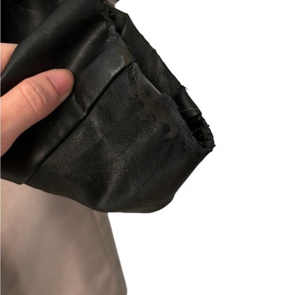 Stunning trenchcoat with edgy accents - Picture 7 of 7